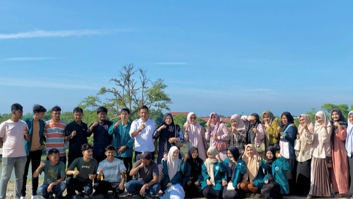 PPK Ormawa UNIKI Gelar Pemberdayaan Taman di Bukit Cinta